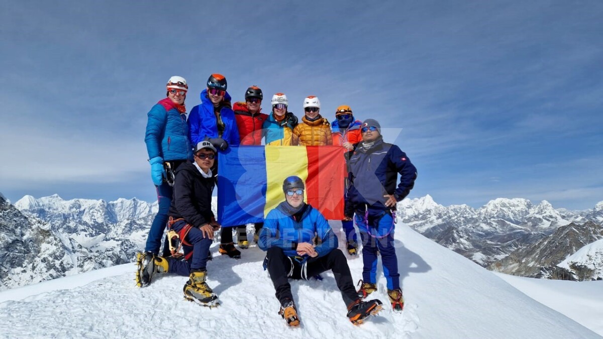 LOBUCHE PEAK (6119m) SUMMIT UPDATE (Spring 2023)