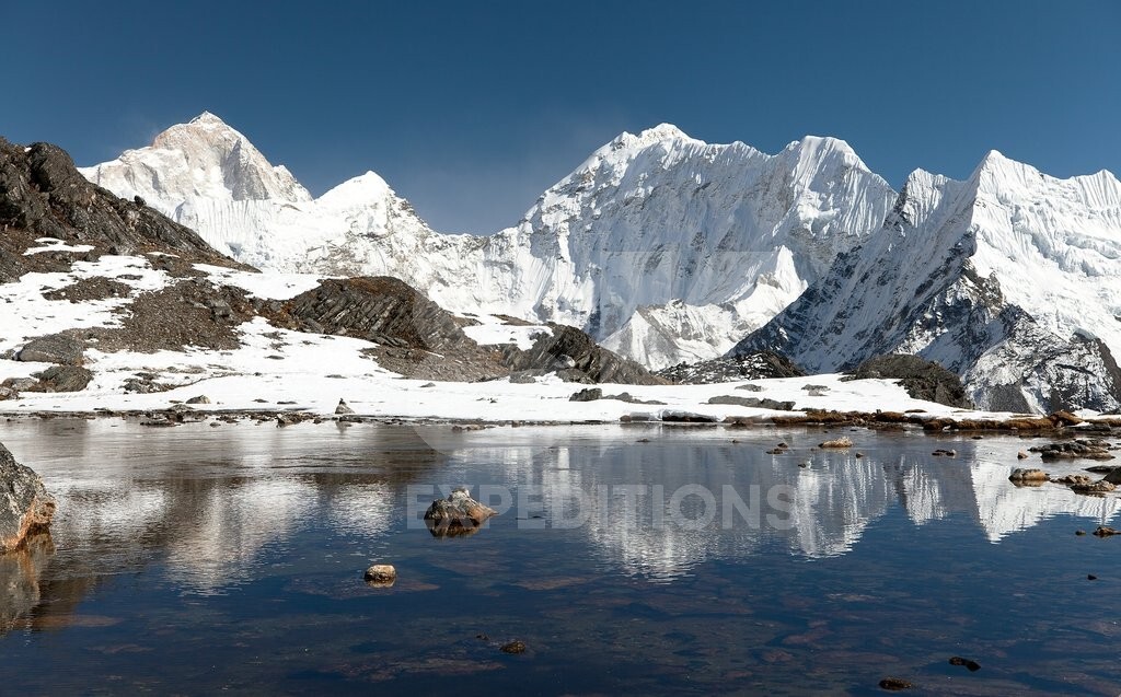 MAKALU BASE CAMP TREK (5,100M)