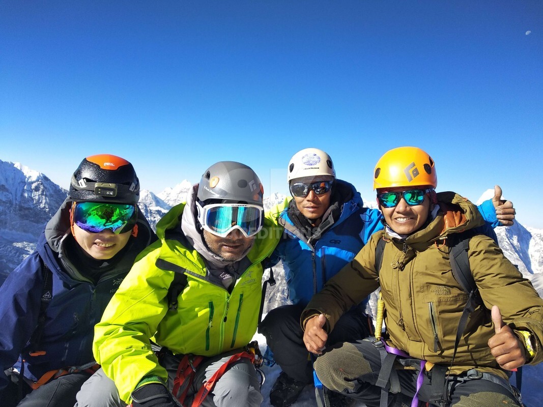 THREE PEAK CLIMBING (POKALDE, LOBUCHE, ISLAND PEAK)